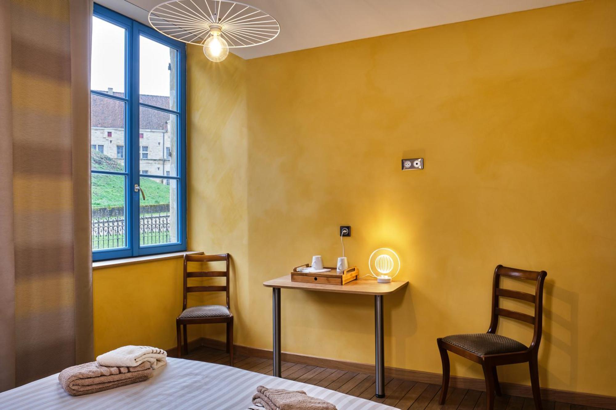 L'Hote De La Couronne Bar-le-Duc Bagian luar foto